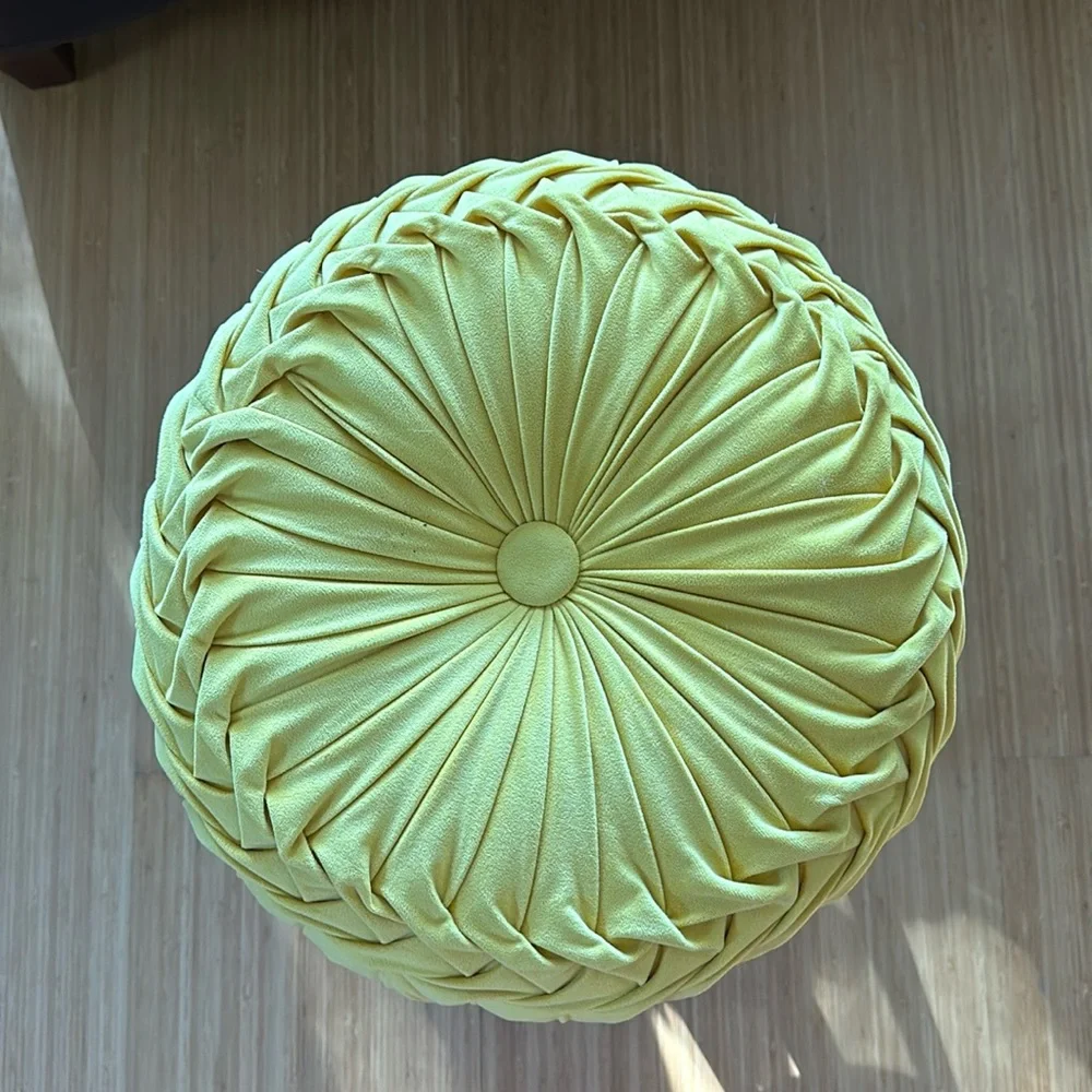 round pillow - Picture 1 of 2